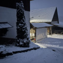 Hof im Schnee