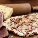Flammenkuchen - Speck und K&auml;se