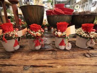 Weihnachtsdekoration und Gestecke