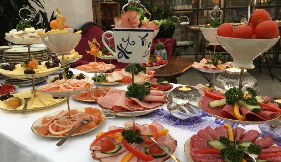 Fr&uuml;hst&uuml;ckim Blumeh&auml;fele