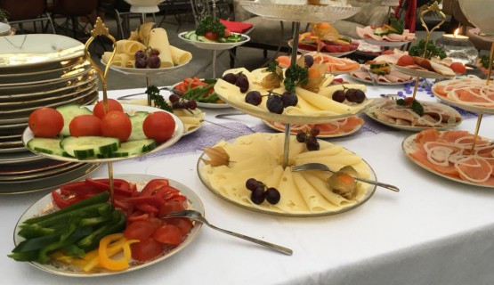 Fr&uuml;hst&uuml;ckim Blumeh&auml;fele
