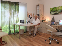 #RegioGespr&auml;ch: Entdecken Sie, wie Herbert Weiss mit seiner Naturheilpraxis in Lahr traditionelle Methoden neu definiert und Patienten zu nachhaltiger Gesundheit verhilft.