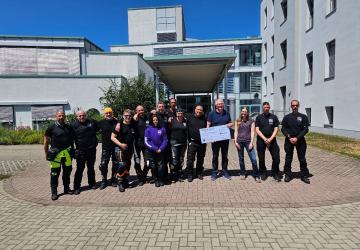 30 Motorr&auml;der, ein Ziel - Benefizfahrt bringt 2.100 &euro; f&uuml;r kranke Kinder