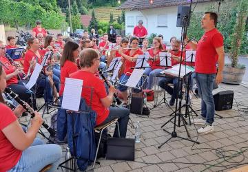 Drei Klangwelten, ein Weinberg &ndash; &bdquo;Musik und Wein&ldquo; im Familien-Weingut Renner in Fessenbach