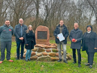 Gedenkstein im "Theaterw&auml;ldeli" in Kappel-Grafenhausen, erstrahlt in neuem Glanz