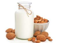 Mandelmilch &ndash; einfach selbst gemacht und sehr gesund.